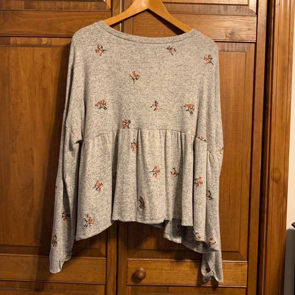 Francesca’s Women’s Sweater Size XL